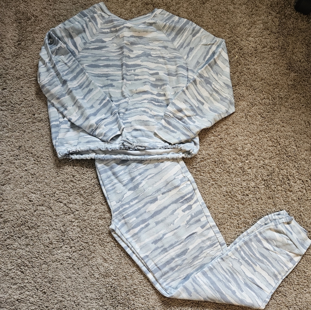 MTA Sport Jogger Outfit